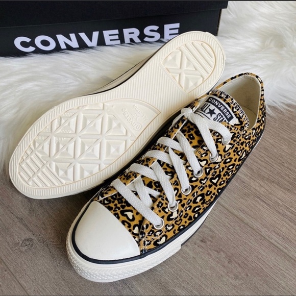 NWT Converse Leopard Heart Chuck Taylor All Star - Picture 3 of 9